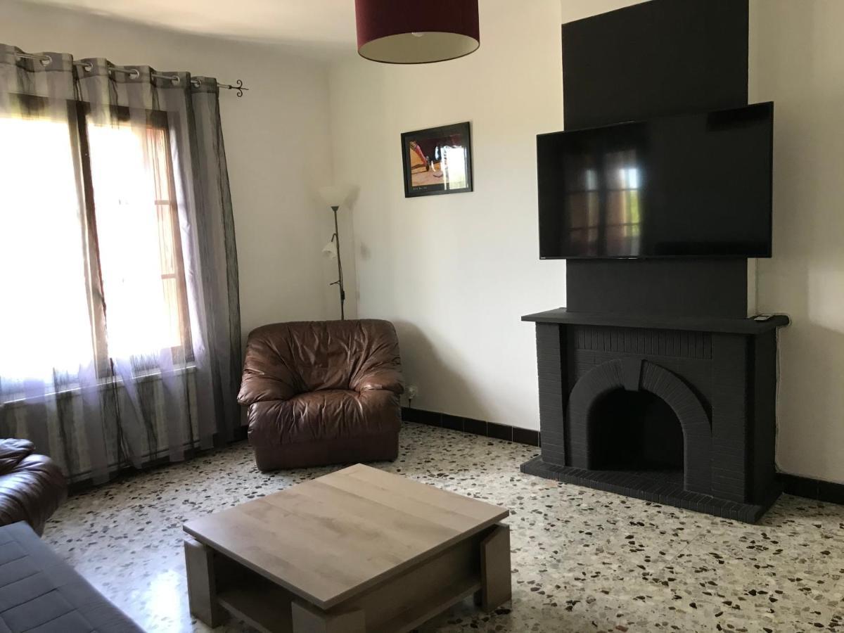 Confort Avec Parking Ferme Apartment Arles